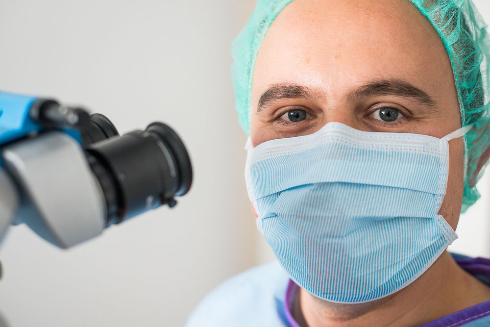 Dr. Simon Leicht FEBO Augenchirurg